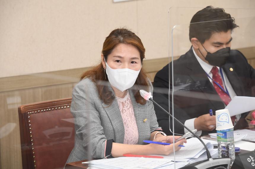 제239회 제1차 정례회 행정위원회 조례안심사