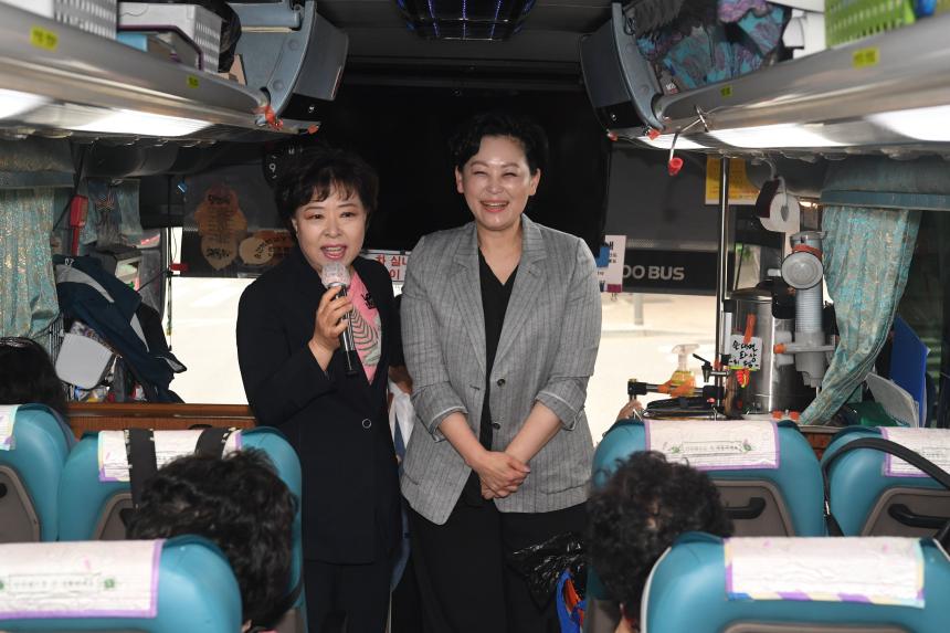 경로당 어르신 역사문화탐방 배웅