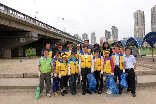양평1동 자원봉사연합회 안양천 정화활동