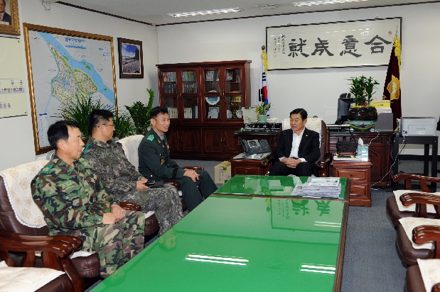 213연대 연대장, 지역대장  방문