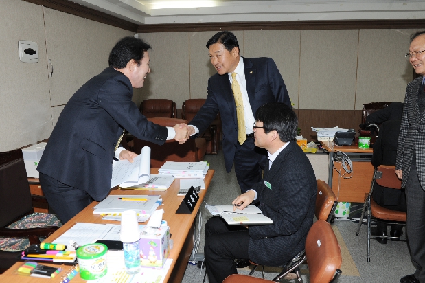 행정사무감사장 위문방문