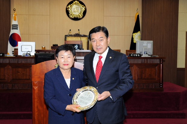 제6대 전반기 의장단 공로패 수여식