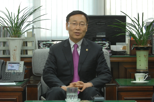 윤동규 행정위원장 영등포 신문사 인터뷰