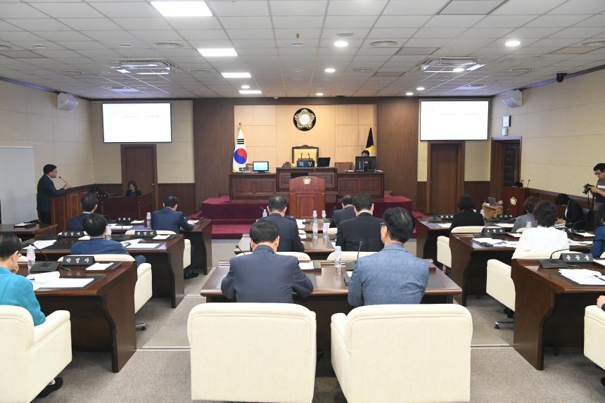 제215회 영등포구의회 임시회 현안업무보고 및 조례안심사