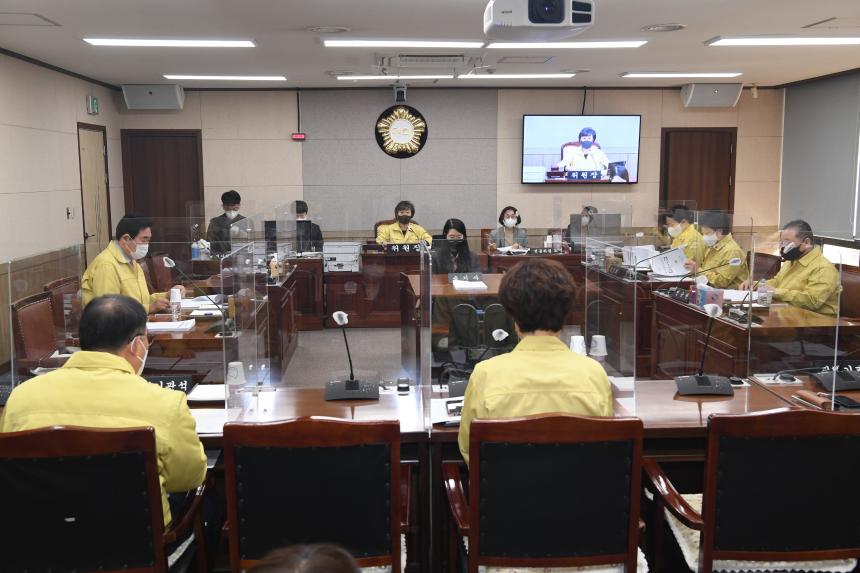 제236회 영등포구의회 행정위원회 조례안 심사