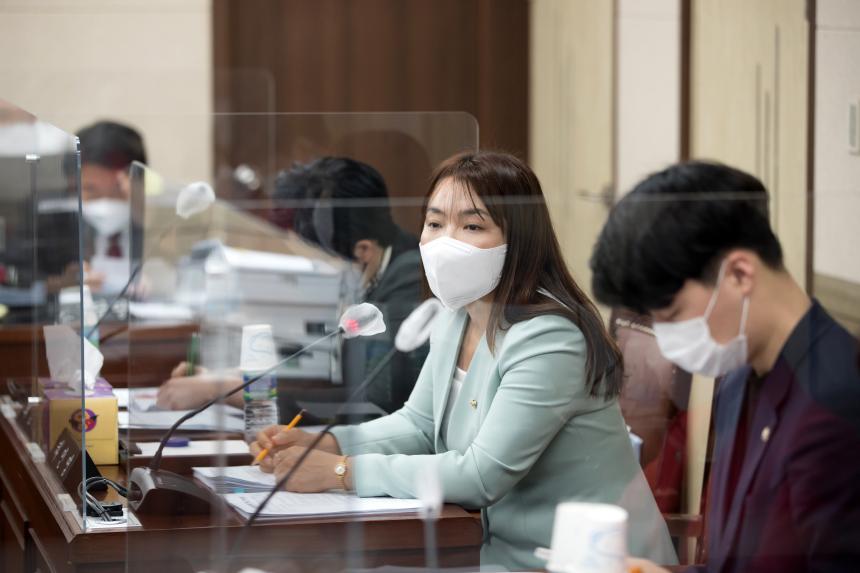 제239회 영등포구의회 제1차 정례회 사회건설위원회 조례안 등 심사