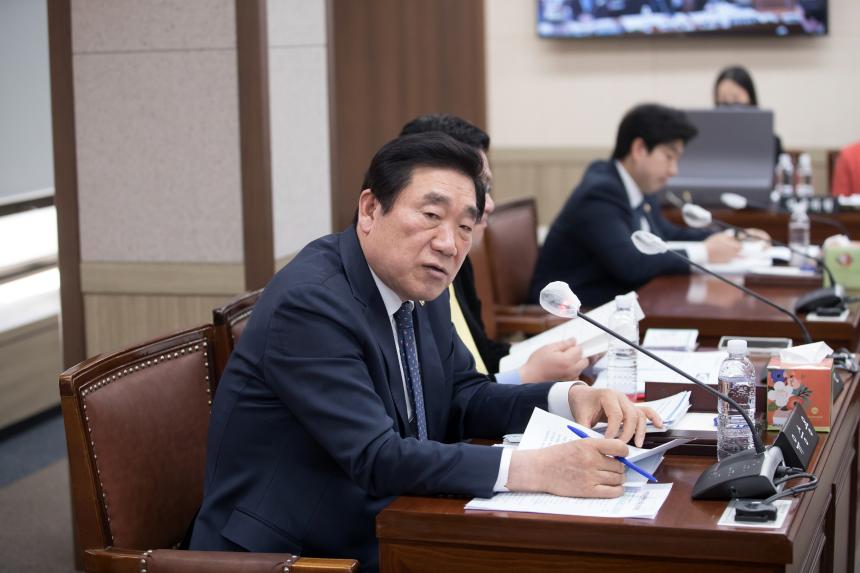 제242회 영등포구의회 임시회 사회건설위원회 조례안등 심사