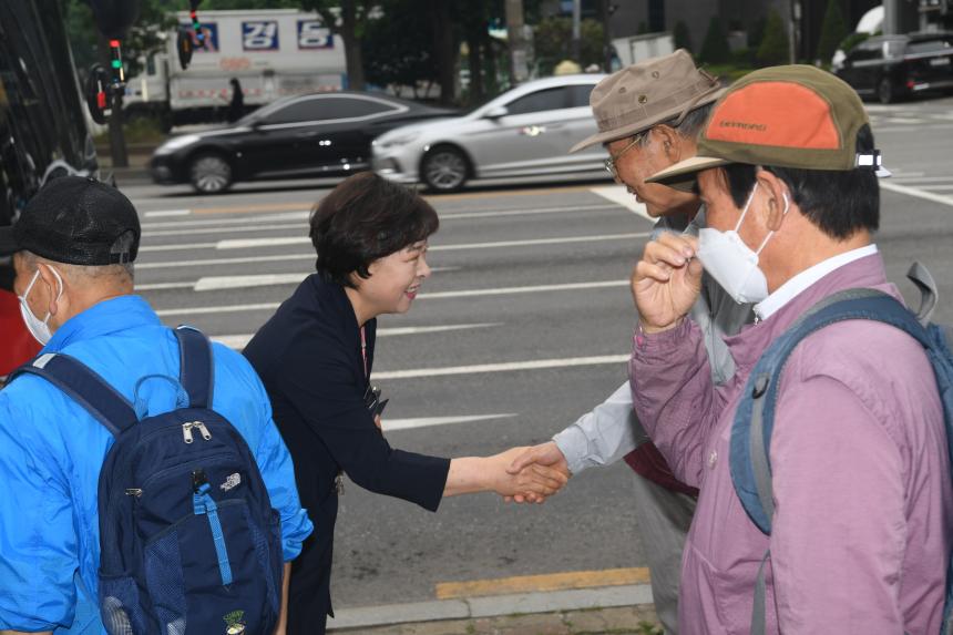 경로당 어르신 역사문화탐방 배웅