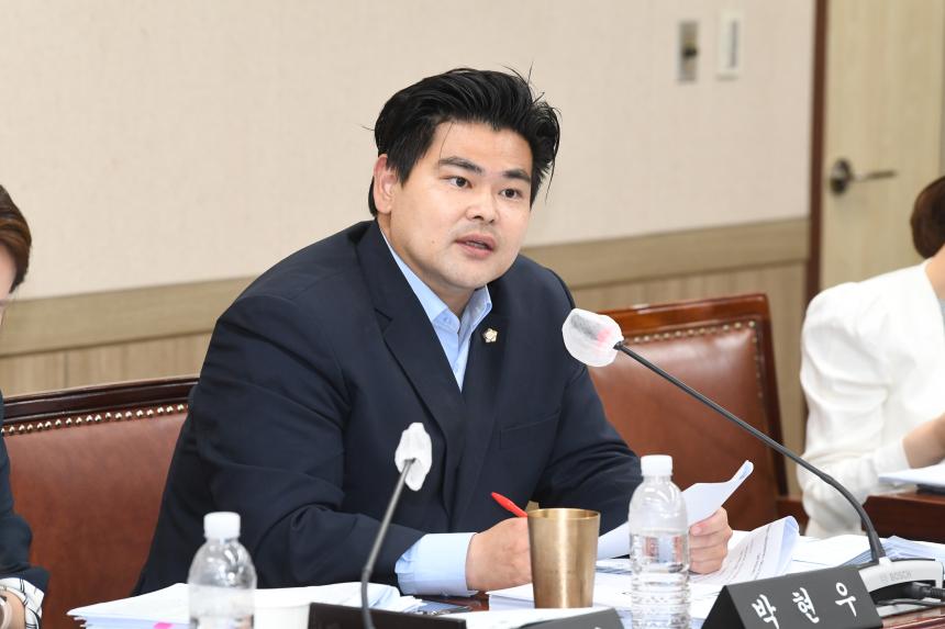 제245회 영등포구의회 제1차 정례회 행정위원회 조례안심사