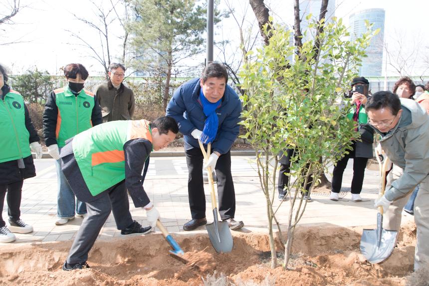 제79회 식목일 나무심기 행사 