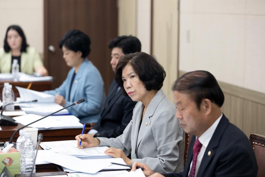 제261회 영등포구의회 제1차 정례회 사회건설위원회 조례안 등 심사